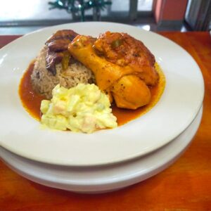 RICE AND BEANS CON SU TRADICIONAL POLLO ADOBADO